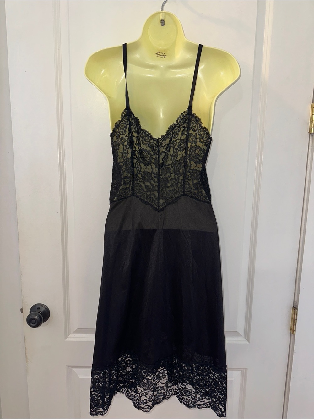 Vintage 60s Vanity Fair Black Nylon Full Slip with Lace Bodice‎ & Trim - Picture 5 of 7
